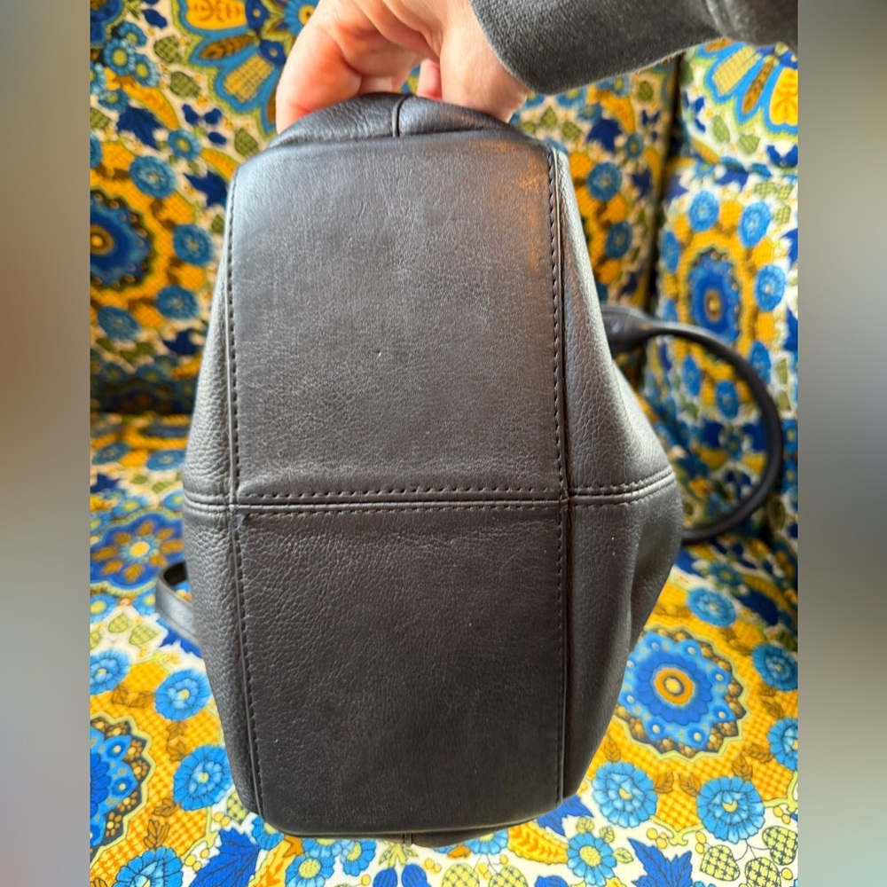 Hobo International leather tote and detachable crossbody strap in black - Picture 7 of 11